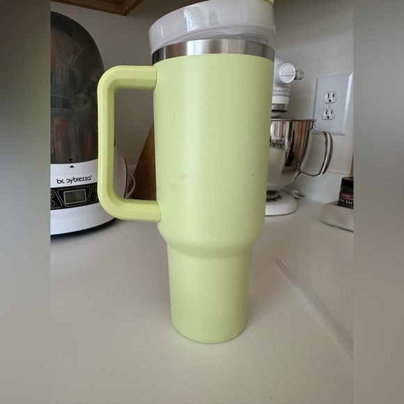 40oz Stanley Quencher - Picture 3 of 4